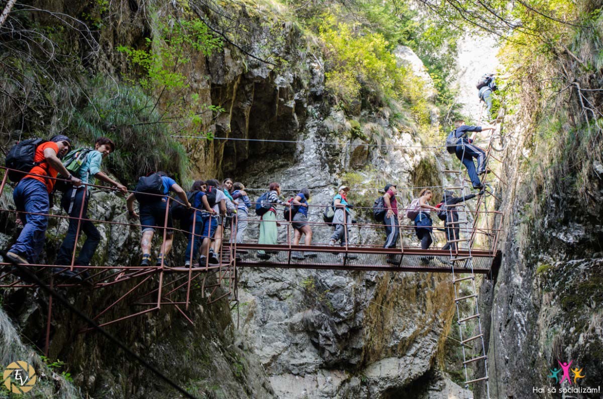 O experienta de neuitat alaturi de oameni nemaipomeniti si un peisaj de exceptie langa Vidraru, Muntii Fagaras, pe Valea lui Stan. DIstractia se adauga din oficiu, iar amintirile sunt pe viata