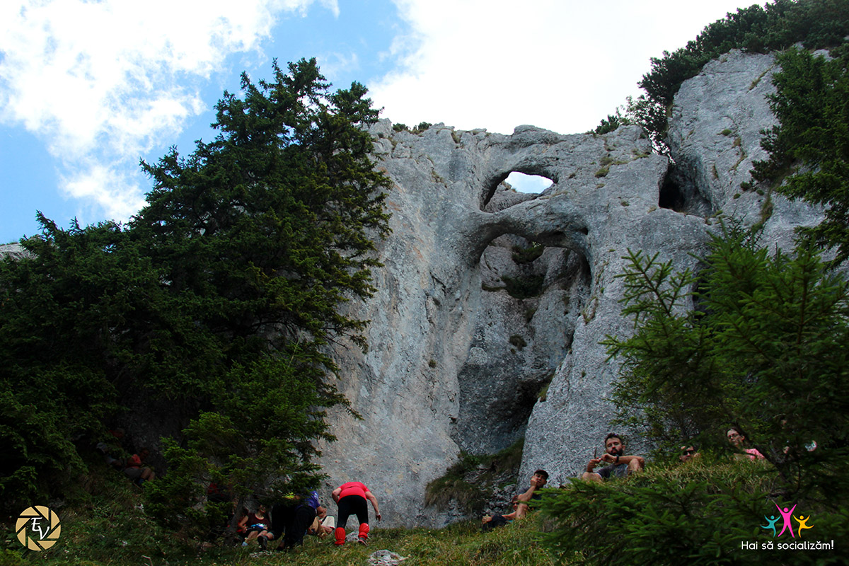 O excursie de poveste alaturi de oameni extraordinari si un peisaj de neuitat la Zaplaz in Piatra Craiului. Distractia vine de la sine iar amintirile sunt pe viata.