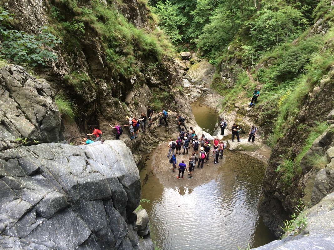 O experienta de neuitat alaturi de oameni nemaipomeniti si un peisaj de exceptie langa Vidraru, Muntii Fagaras, pe Valea lui Stan. DIstractia se adauga din oficiu, iar amintirile sunt pe viata