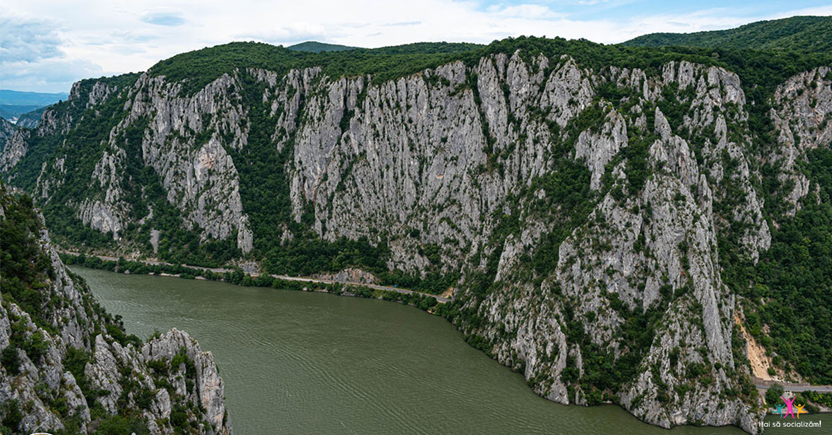 Cheile Tasnei si Vf. Ciucarul Mare